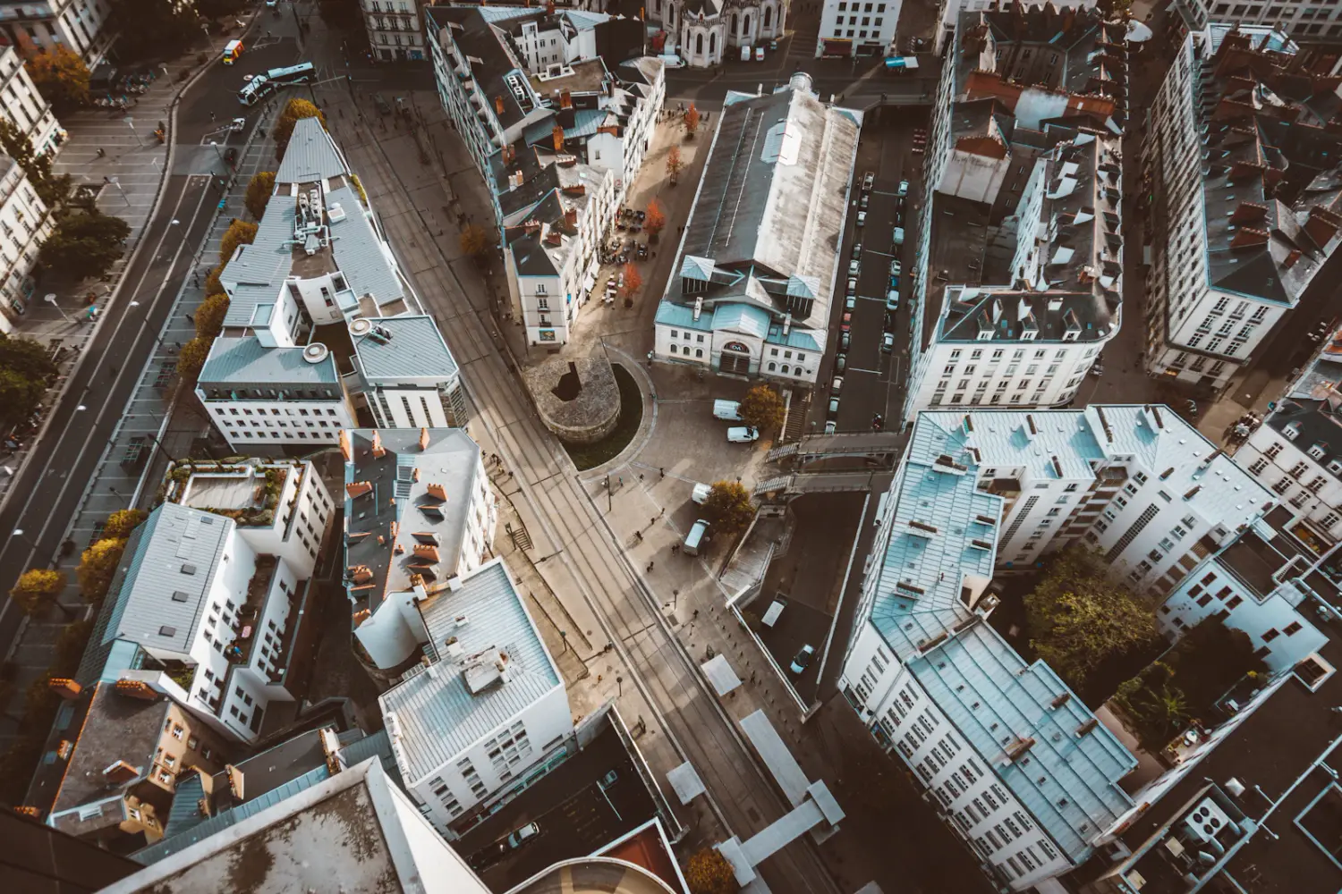 Vue aérienne des rues et des immeubles du centre de Nantes